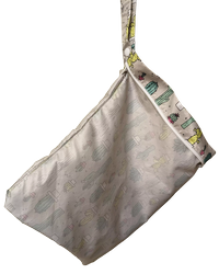 <p>Let's be honest - no matter what you do, cloth diapers will inevitably take up more space in your luggage compared to the credit card you need for purchasing disposable diapers at your destination. However, if you're determined to continue using cloth diapers while traveling, there are a few things you can do to make your life easier.</p>
